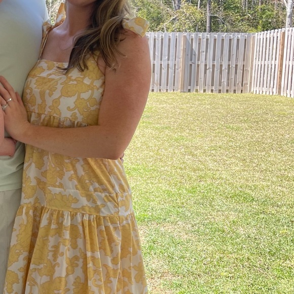 Dresses & Skirts - Yellow and white maxi. Bow tie sleeves